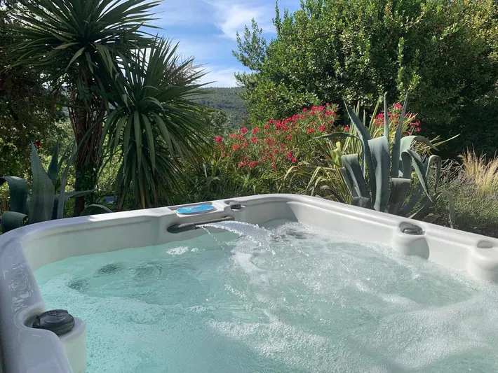 Apartamento de vacaciones para 4 personas, con jacuzzi y jardín - 1