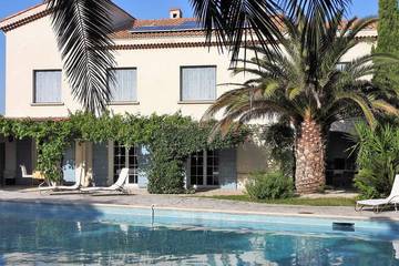 Location de vacances pour 6 personnes, avec jardin et piscine à Istres