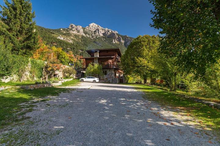 Maison d’hôte pour 5 personnes, avec Balcon et Terrasse ainsi que Jardin et Vue dans le Parc national du Mercantour
