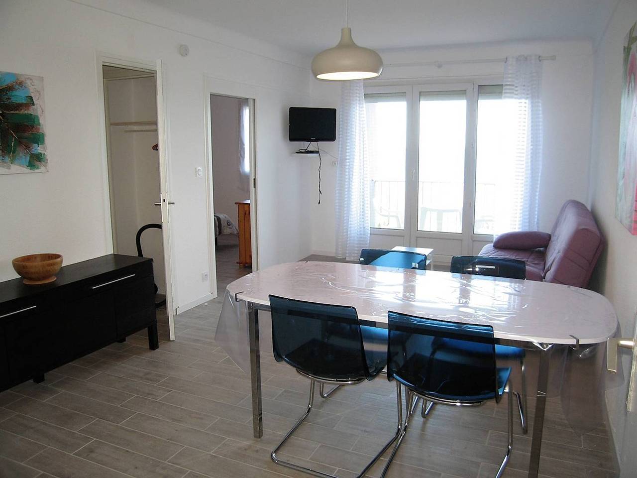 Appartement entier, Appartement T2 rénové, 4 couchages, parking, face plage, centre de Saint-Cyprien in Saint-Cyprien-Plage, Saint-Cyprien