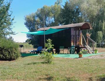 Camping pour 2 personnes, avec terrasse et vue dans le Jura
