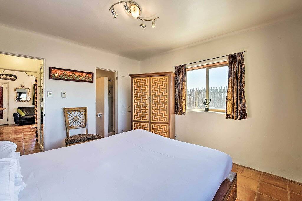 Ganze Wohnung, Neu! Adobe Escape mit Ansichten - In der Nähe des Taos Ski Valley! in Taos County