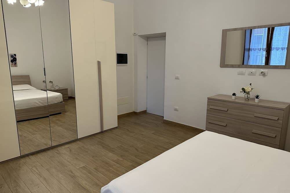 Appartamento intero, Appartamento con ampio terrazzo | Brindisi Centro in Brindisi, Salento