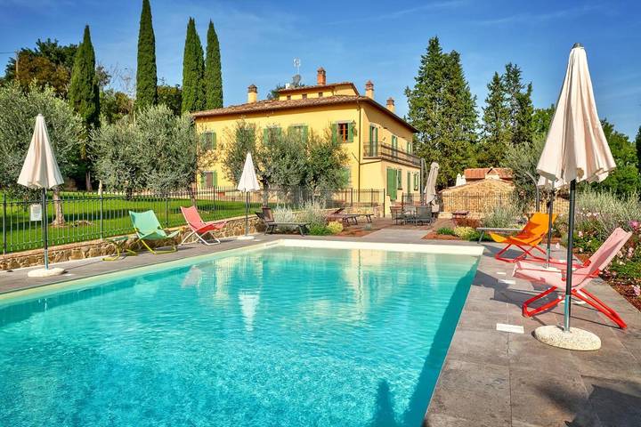 Villa per 14 persone, con Balcone e Idromassaggio nonché Terrazza e Giardino a Monte San Savino