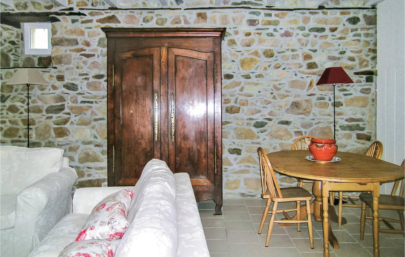 Apt au bord de la rivière avec WiFi et parking -1,5km du Trieux in Quemper-Guézennec, Région de Guingamp