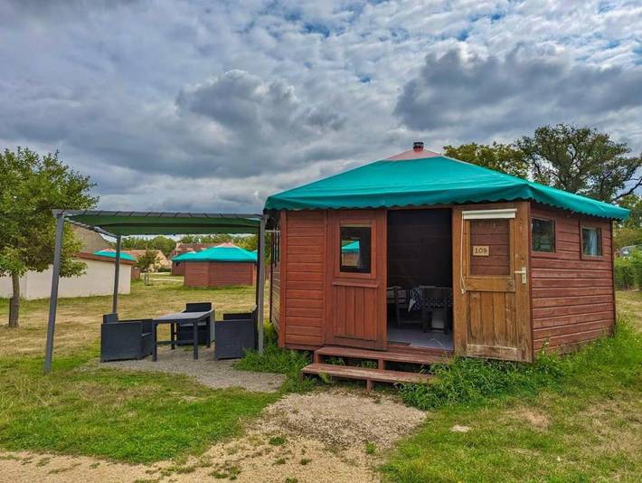 Location de vacances pour 6 personnes, avec jardin et piscine à Lignac - 2