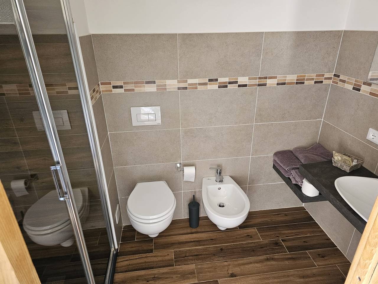 Camera Matrimoniale con Vista Mare, Wi-Fi e Aria Condizionata in Savona, Riviera di Ponente