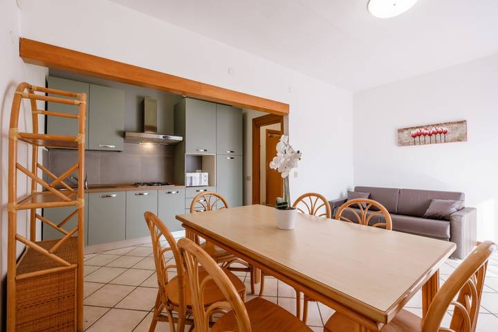 Ferienwohnung für 6 Personen, mit Terrasse und Whirlpool sowie Pool in Manerba del Garda - 4