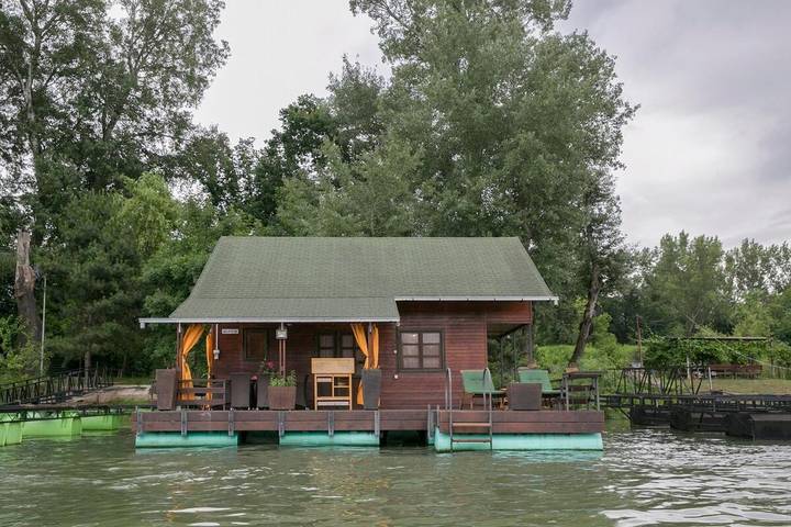 Ferienwohnung für 6 Personen, mit Ausblick und Garten in Belgrad