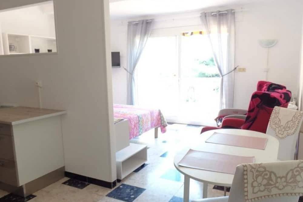 Ganze Wohnung, Gemütliche F1-Wohnung mit Terrasse, Garage und Aufzug - Zentrumsnah in Amélie-les-Bains in Montbolo, Céret und Umgebung