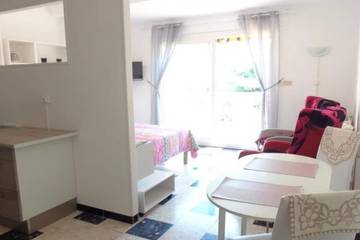 Gîte pour 2 personnes, avec terrasse à Montbolo