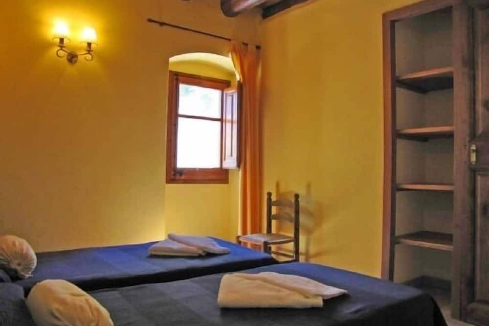 Apartment 4 guests in Casa Serra de Dalt in Lladurs, Lleida Provinz