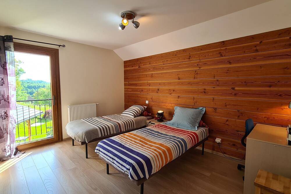 4-star gîte, 10 people, with Spa, 2 minutes from the lake. Lake view. in Aiguebelette-le-Lac, Chambéry region