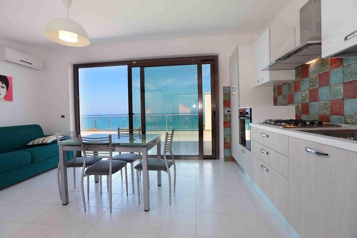 Appartamento per 5 persone, con Balcone e Terrazza nonché Panorama a Capo d'Orlando