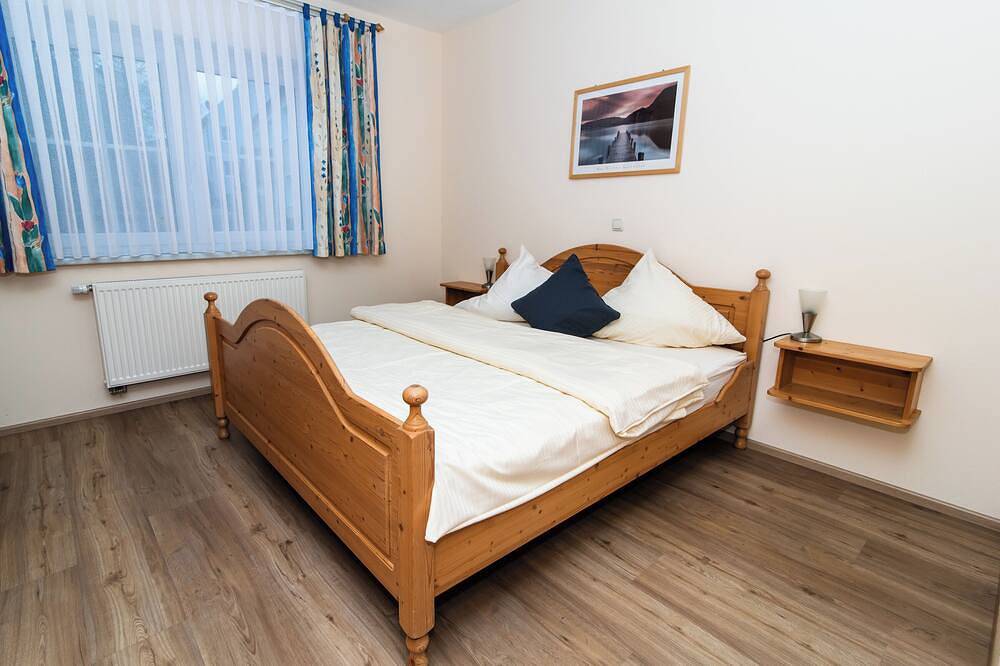 Ganze Wohnung, Geräumige Ferienwohnung (70qm) mit großer Terrasse und Gartenblick in Spalt, Fränkisches Seenland