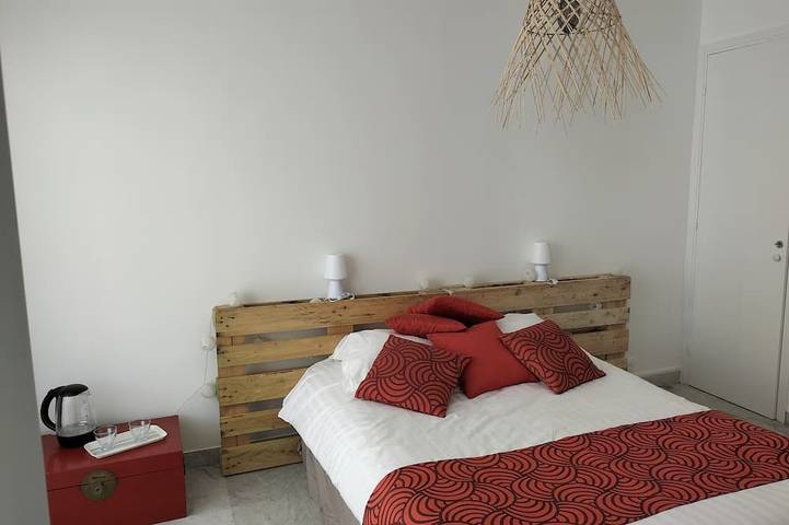 Appartamento intero, Ideal location, 100 meters from sandy beaches and a pine forest in Juan-les-Pins, Antibes