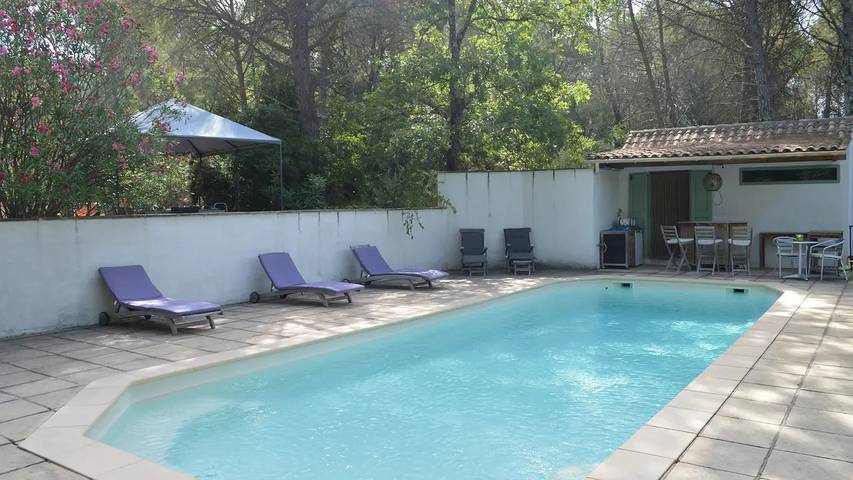 Location de vacances pour 7 personnes, avec piscine et jardin à Saint-Paul-en-Forêt