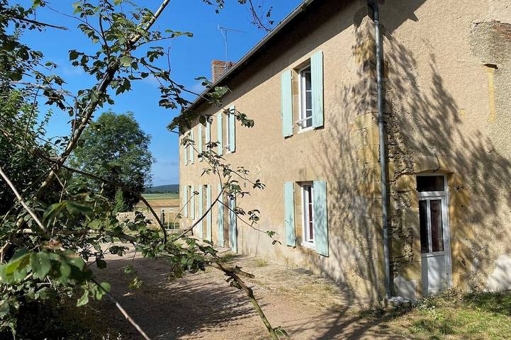 Location de vacances pour 12 personnes, avec jardin et terrasse, animaux acceptés à Saint-Benin-d'Azy