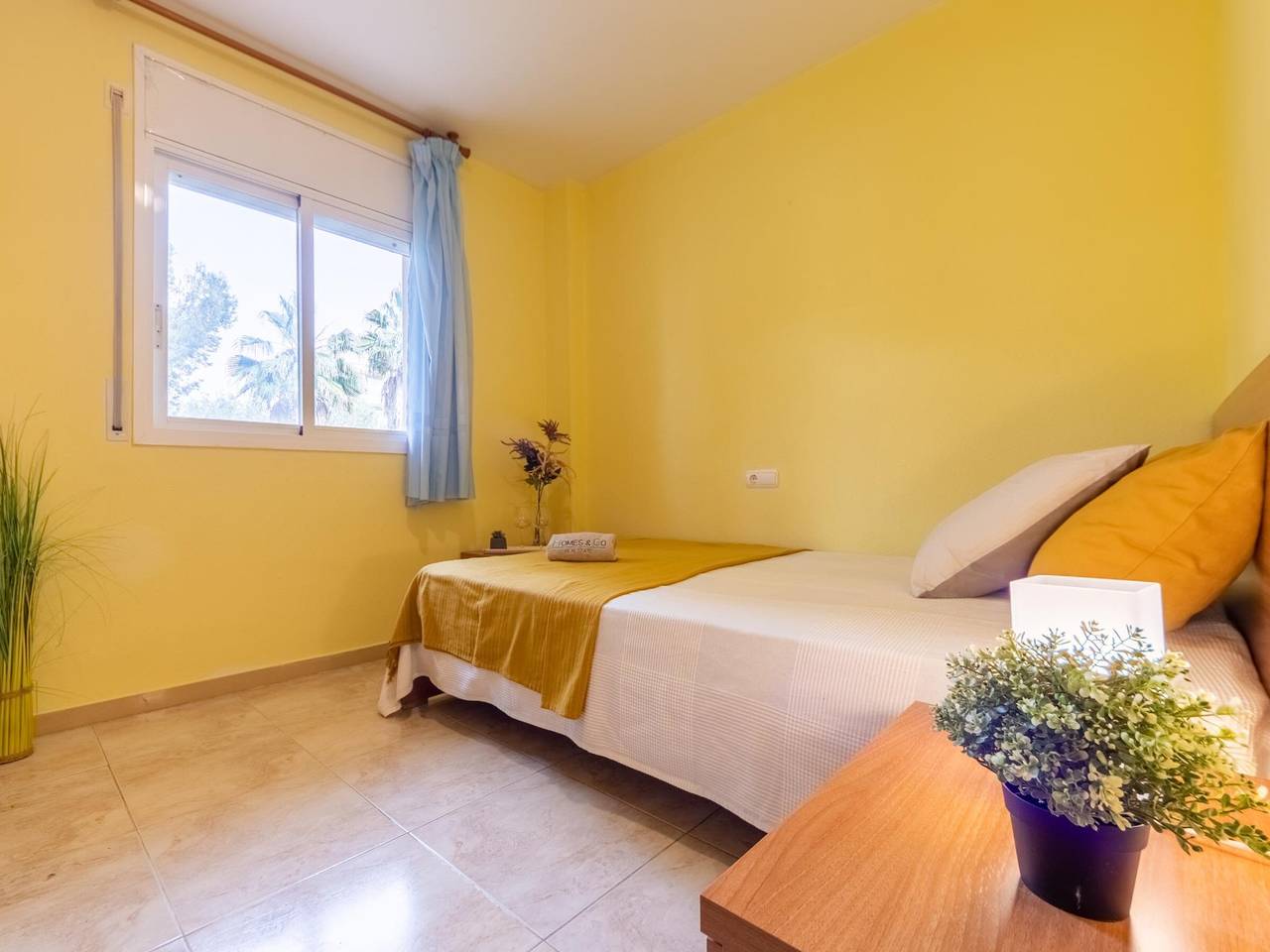 Entire apartment, Spacious Duplex with Terrace, Pool & Parking Near the Beach in Salou in Platja de la Pineda, Costa Dorada