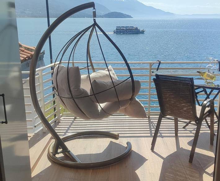 Maison d’hôte pour 4 personnes, avec Balcon et Terrasse ainsi que Jardin et Vue sur le lac