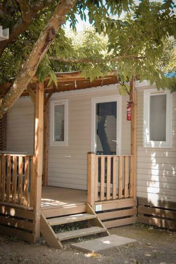 Wohnwagen für 4 Personen, mit Kinderpool in Les Vans