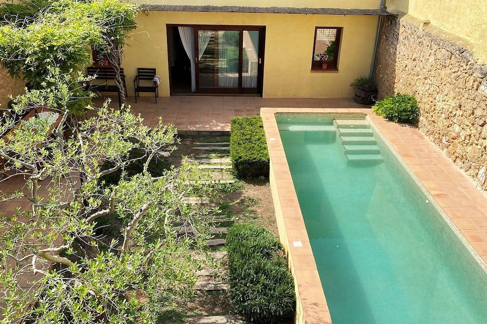 Charming townhouse with private pool close to Barcelona in Alt Penedès, Penedes DO