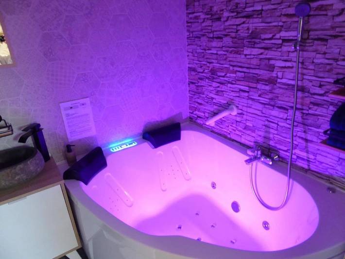 Gîte pour 2 personnes, avec jacuzzi et jardin à Ottmarsheim