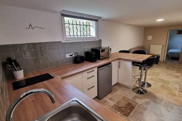 Gîte pour 4 personnes, avec jardin à Saint-Étienne-du-Grès