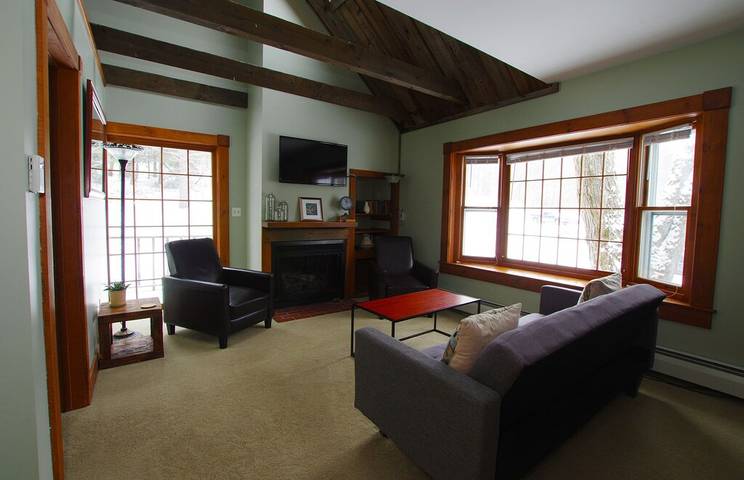 Bed and breakfast for 27 people, with yard in Vermont