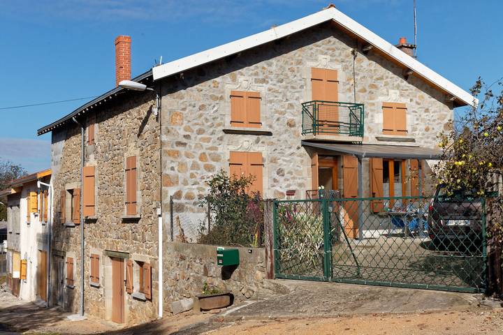 Gîte pour 6 personnes, avec terrasse à Sauviat
