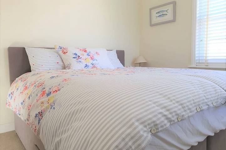 Tranquil cottage with outside terrace and undercover parking in Eastbourne, Sussex Oriental