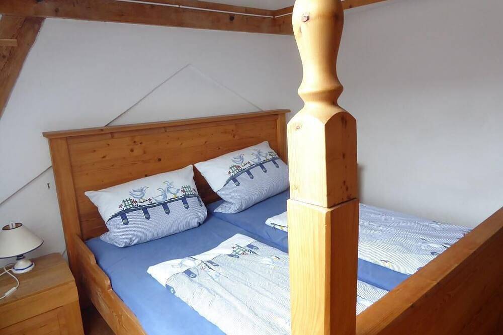 Ganze Wohnung, Ferienwohnung im Dachgeschoss mit traumhaftem Ausblick in Berching, Ostbayern