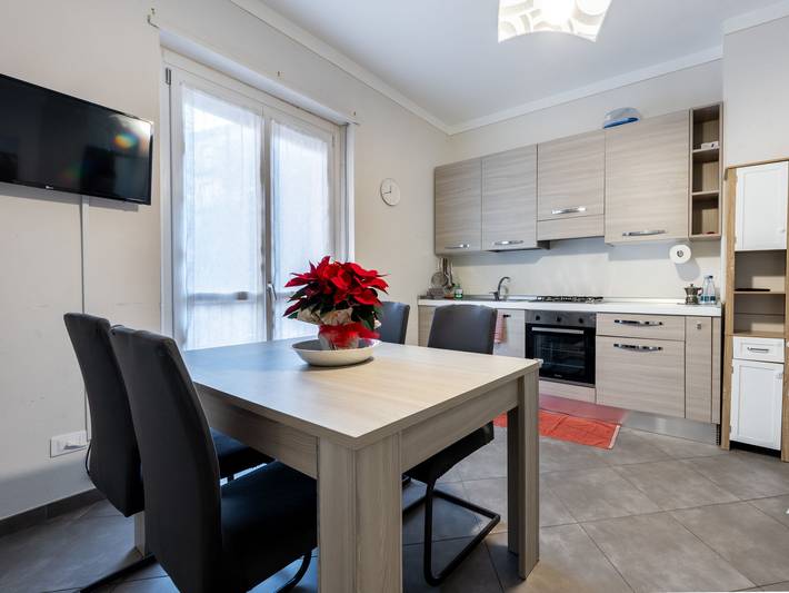 Ferienwohnung für 4 Personen, mit Balkon in Alba