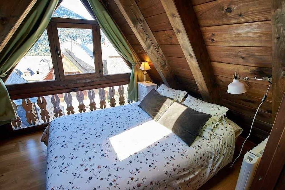 Entire apartment, Beautiful Apartment In Vilac 10 Km Baqueira Beret 6D, Wifi Spectacular Views in Vielha e Mijaran, Catalan Pyrenees