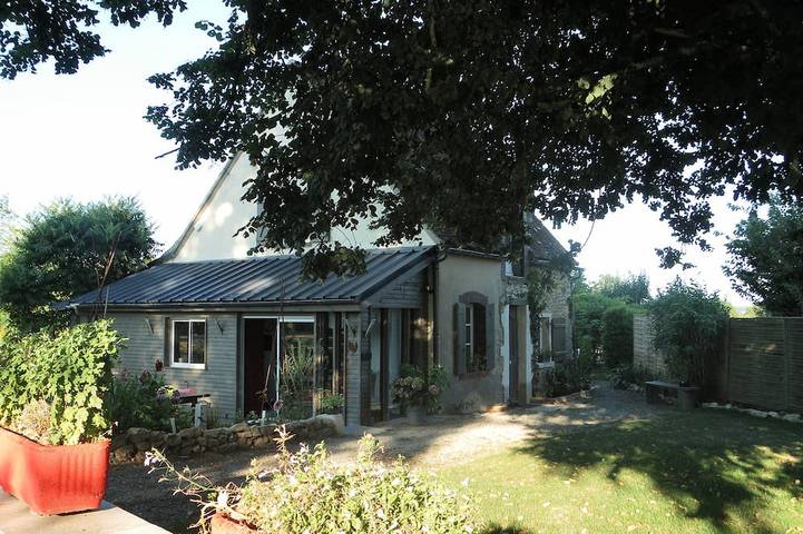 Location de vacances pour 6 personnes, avec terrasse et jardin dans Perche-en-Nocé