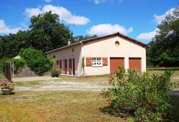 Gîte pour 5 personnes, avec jardin à Gourbera