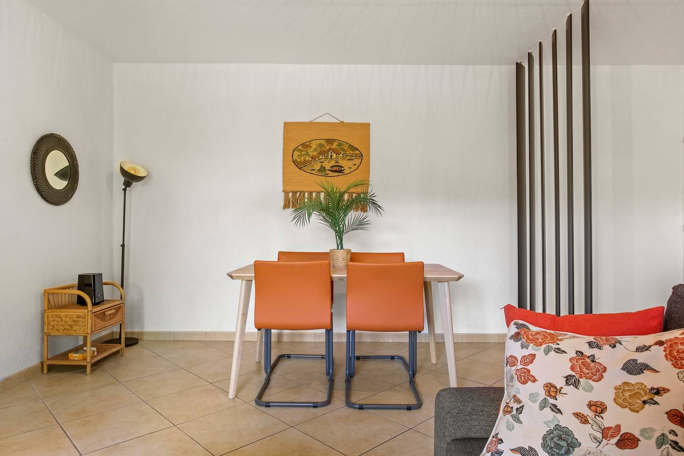 Entire apartment, Apartment Oasis Des Archers with shared pool, Wi-Fi and air conditioning in Saint-Raphaël, Mediterranean Coast (France)