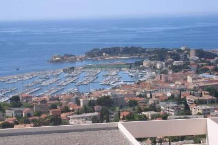 Ferienwohnung für 2 Personen, mit Terrasse und Garten sowie Pool in Bandol