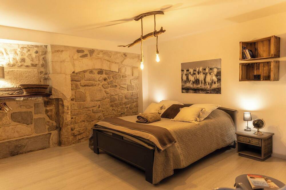 Appartement entier, 🌿 Instant en Provence – Le Gardian Appartement climatisé au cœur des Alpilles in Eyragues, Région d'Arles
