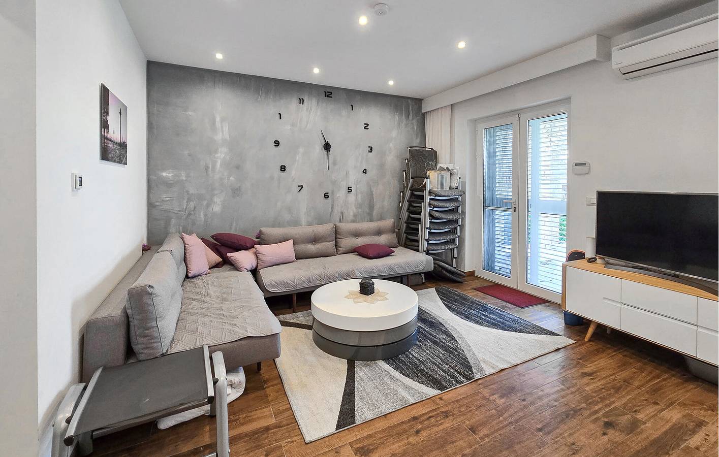 Ganze Ferienwohnung, Gemütliche 2-Zimmer-Wohnung mit Terrasse, WLAN und 1,5 km zum Strand in Biograd na Moru, Zadar