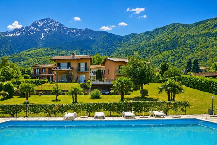 Maison de vacances pour 3 personnes, avec terrasse ainsi que piscine et vue sur le lac dans Lac de Côme