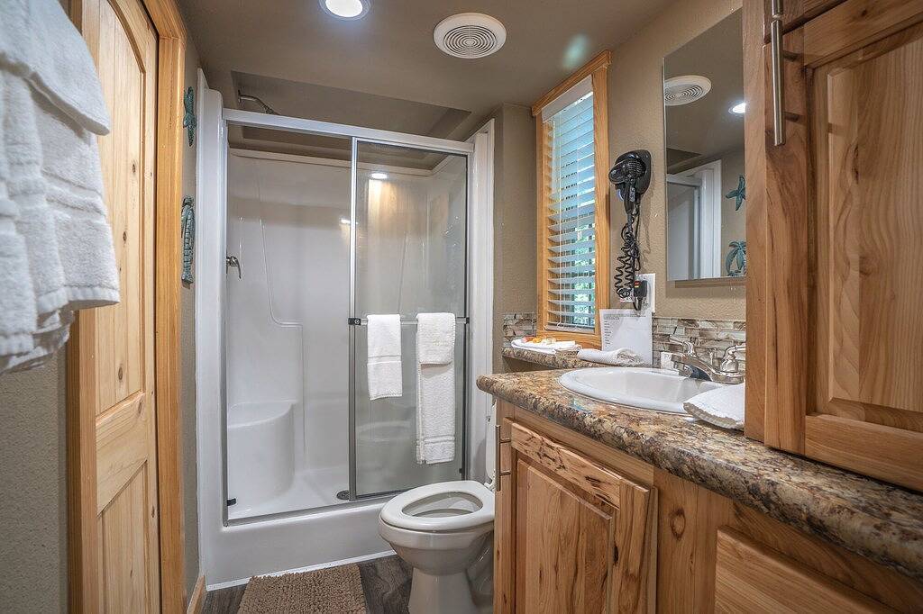 Lake House Cottage at Safe Harbor Brady Mountain on Lake Ouachita! in Lake Ouachita