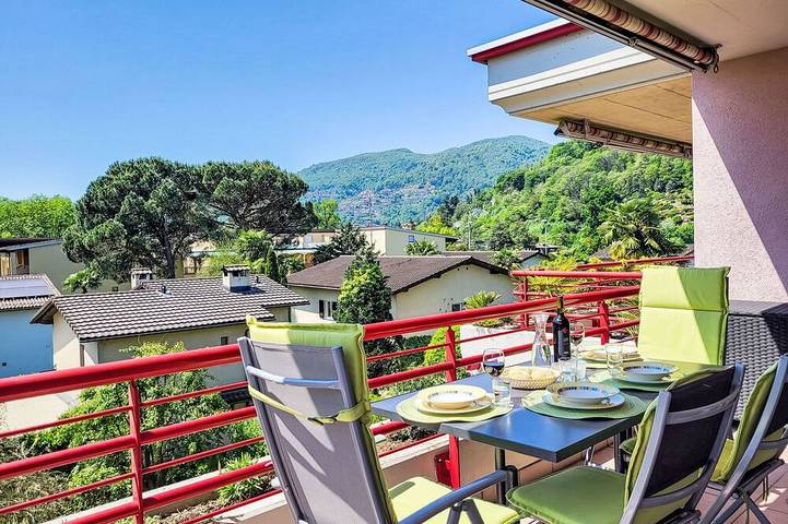 Ferienwohnung für 4 Personen, mit Balkon und Garten sowie Pool