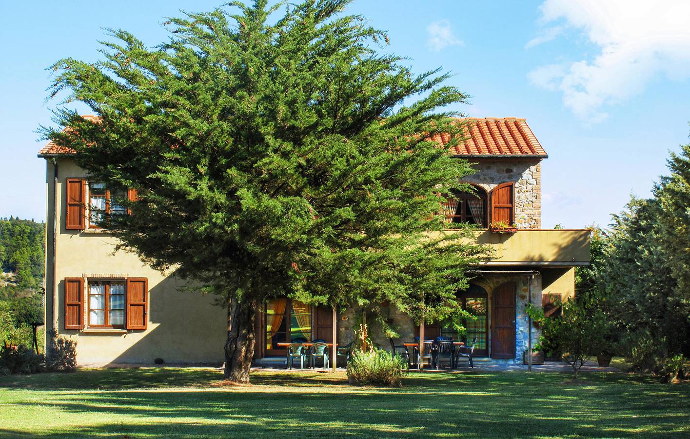 Accogliente appartamento con piscina, parcheggio e giardino in Pomarance, Riserva Naturale di Monterufoli
