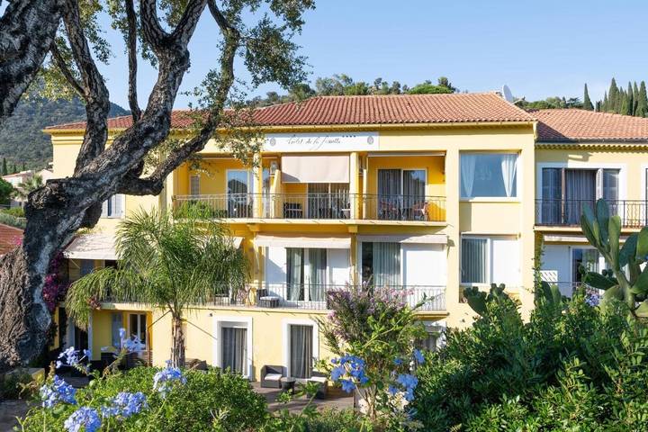 Hôtel pour 2 personnes, avec sauna et jardin, animaux acceptés dans Plage de La Fossette - 4