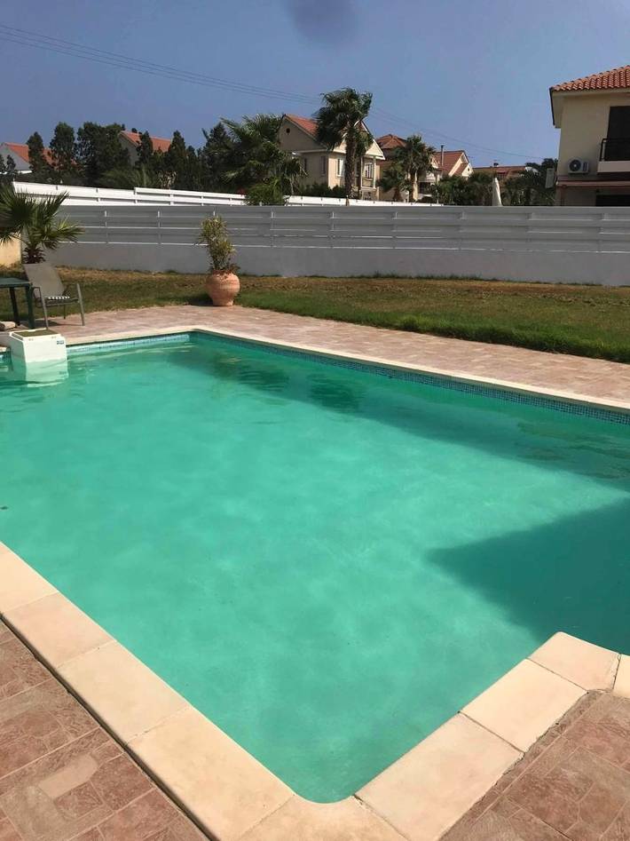 Villa for 6 people, with Balcony and Hot tub as well as Terrace and Garden in Larnaca District