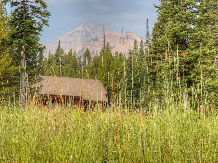 Vacation rental for 9 people, with hot tub and terrace, with pets in Big Sky