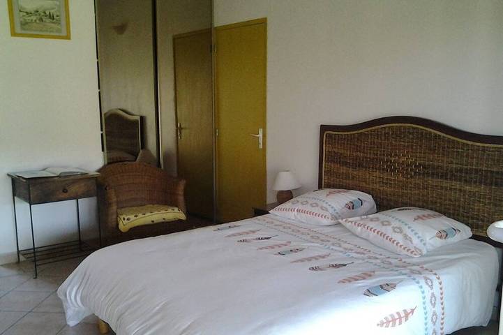 Gîte pour 2 personnes, avec jardin et piscine à Eyragues - 4