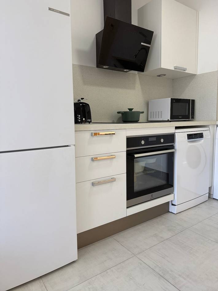 Apartamento entero, Apartamento cerca del mar con vistas, Wi-Fi y aire acondicionado in Moriani-Plage, Región de Corte