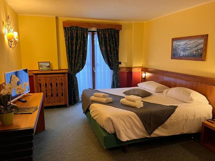 Hôtel pour 2 personnes, avec Balcon et Jacuzzi ainsi que Terrasse et Jardin à Champoluc - 2